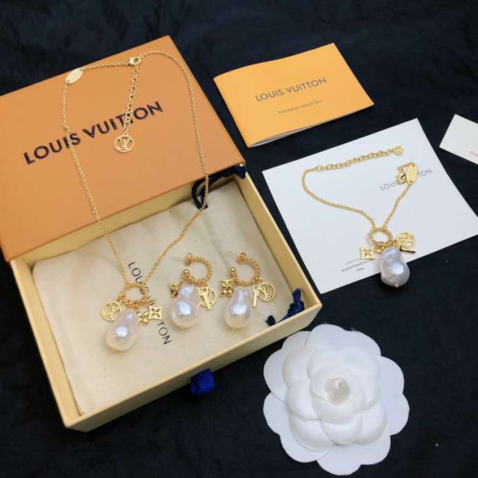 Picture of LV Sets _SKULVsuits06cly9312984